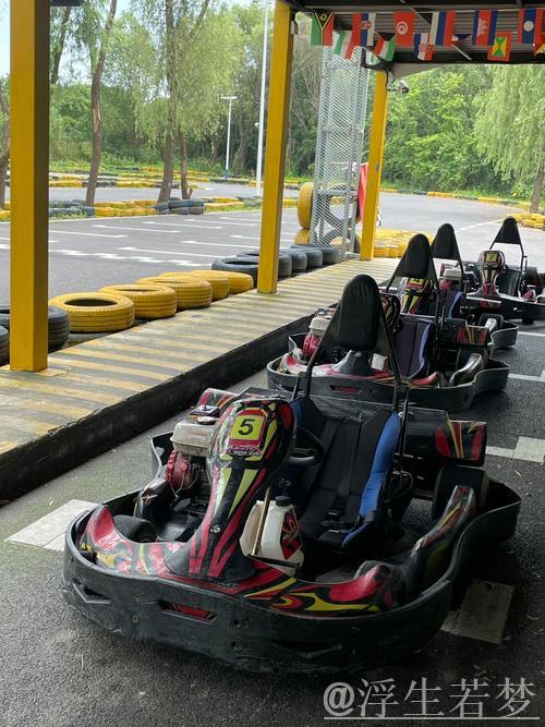 经开区激情开赛 全民女车手竞速上演 经开区激情开赛 全民女车手竞速上演